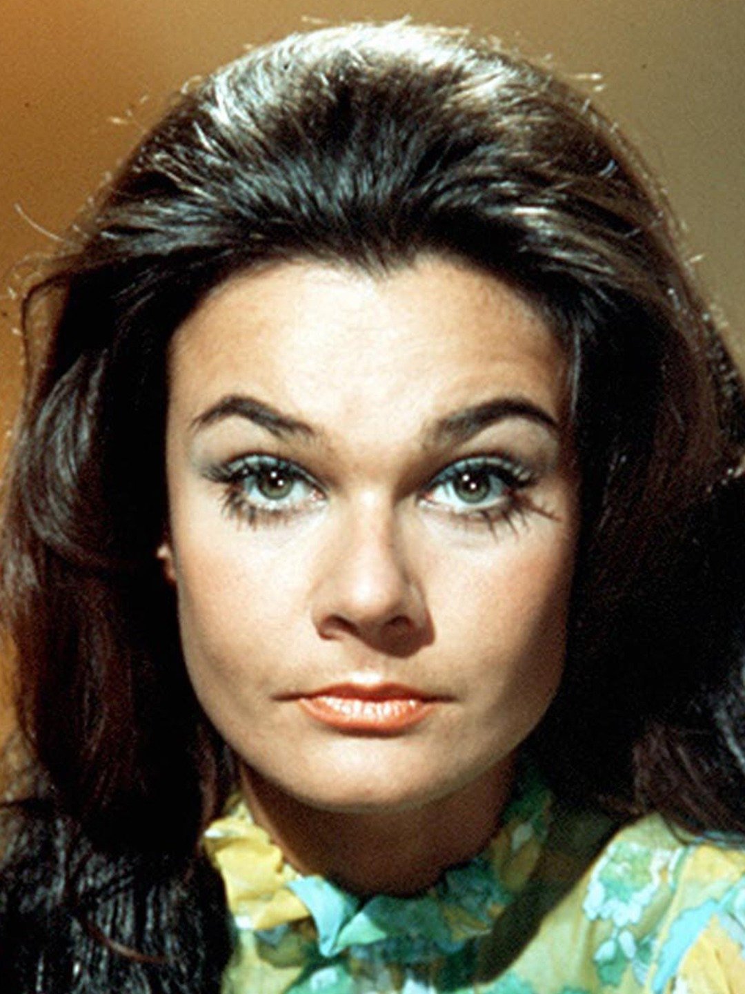 How tall is Imogen Hassall?